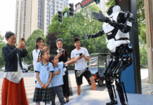 এবার যানজট এড়াতে ট্রাফিক পুলিশকে সাহায্য করবে রোবট